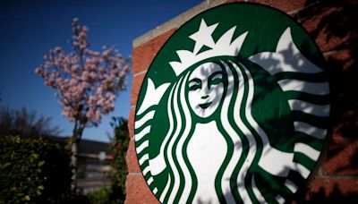 Morgan Stanley rebaja el precio objetivo de las acciones de Starbucks, citando un recorte de las perspectivas del margen operativo Por Investing.com