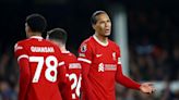 Una derrota que dolió: Van Dijk despedaza a sus compañeros del Liverpool tras ceder terreno en la Premier League - La Tercera