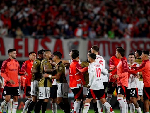 La burla de Marcos Acuña contra Arturo Vidal tras la eliminación de Colo Colo - La Tercera