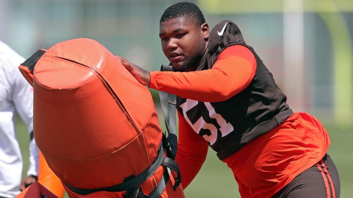 Browns rookie DT Mike Hall Jr. arrested after a domestic dispute involving his girlfriend, per report