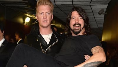 Se confirma el «bromance»: Dave Grohl estrena en vivo canción sobre Josh Homme