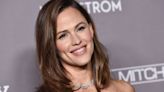 Jennifer Garner's Golden Retriever Does Viral 'Hands-In' Challenge on First Try