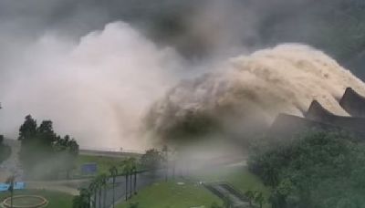 凱米離台 豪雨續灌中南部 | 颱風 | 茂林 | 大紀元