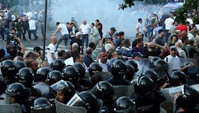 Dutzende Verletzte bei Protesten gegen Regierungschef Paschinjan in Armenien