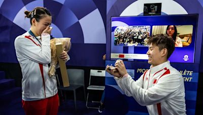 Chinese Badminton Player Receives Wedding Proposal from Teammate After Winning Olympic Gold Medal
