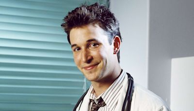 Noah Wyle Recalls the Moment the Cast of “ER” Knew the Show Would Be a Hit — and How He Eluded George Clooney's Pranks