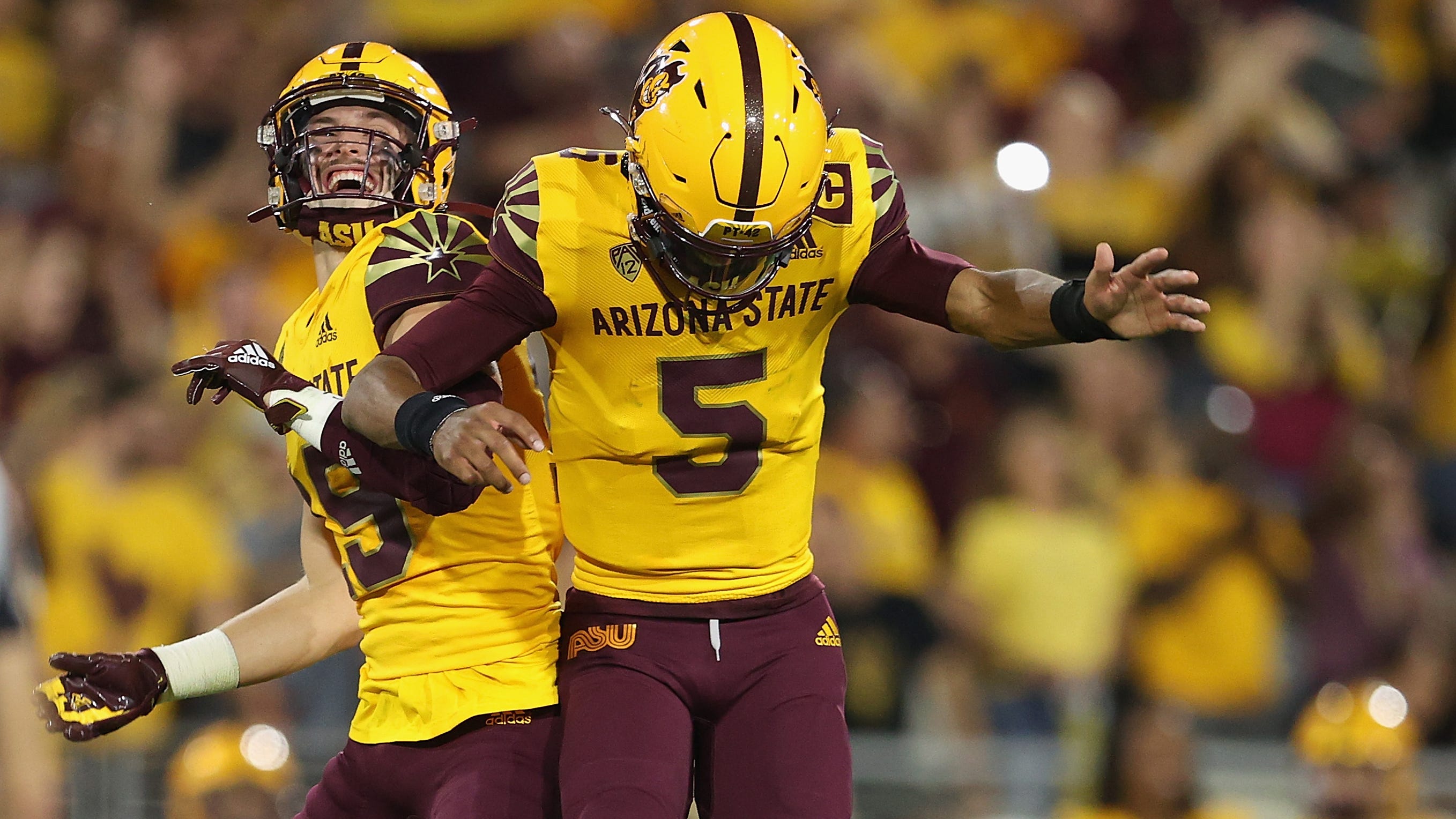 Jayden Daniels received mentoring from Warren Moon, Doug Williams during time in Tempe