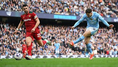 Julián Álvarez entró por Haaland y le dio otro gol al Manchester City ante Wolves