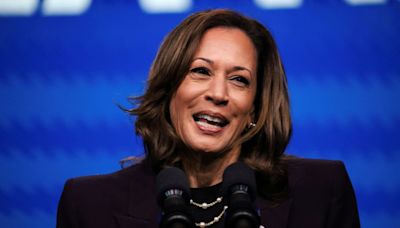 Kamala Harris Cheered By Teachers But Is Still Behind in Polls