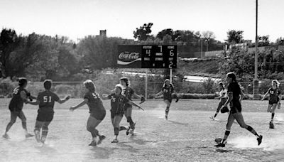 How Omaha won the (really big) 1975 WCWS trophy