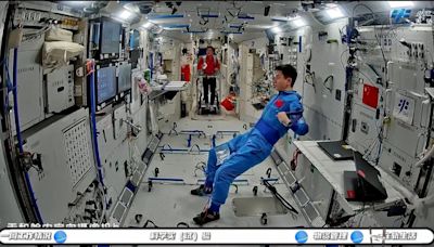 影/繞著地球跑！陸神舟18號太空人在軌滿月 Vlog上新曝工作健身日常