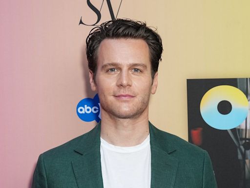 Jonathan Groff Didn’t Want to Spend 7 Years as a “Singing Teenager” on ‘Glee’