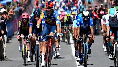 Giro de Italia, en directo, etapa 11: Intento fallido para Fernando Gaviria, la victoria se la llevó Jonathan Milan