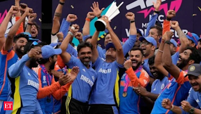 Caught on camera: Rahul Dravid's heartfelt moment with Virat Kohli steals the T20 World Cup show