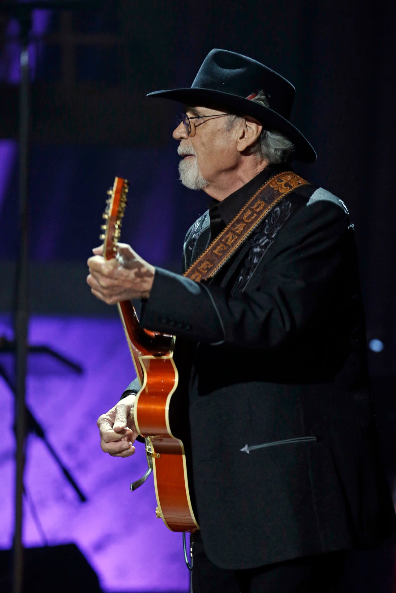 Duane Eddy, twangy guitar hero of early rock, dead at age 86