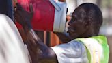 Trabajadores de la construcción de Florida Central se las ingenian para protegerse del calor