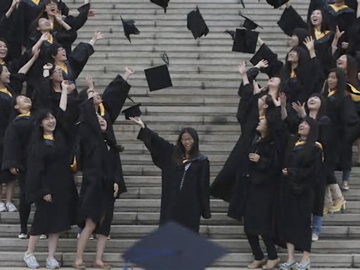 Universidad de California cancela actos de graduación tras arrestos de manifestantes