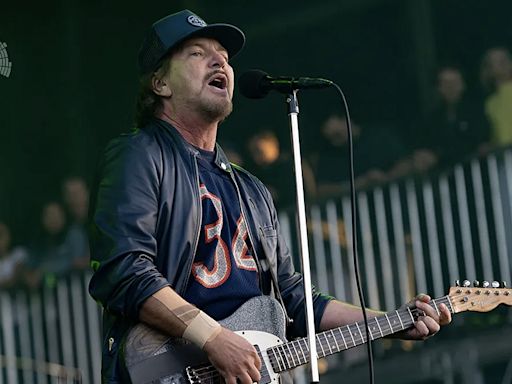 Eddie Vedder Describes Pearl Jam’s Recent Health Issues as “Near-Death Experience”