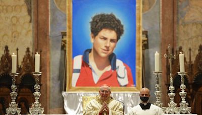 Pope clears way for online influencer to become saint