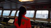 蘇澳漁船疑撞礁石進水擱淺沖繩海域 日本海保直升機救起7船員