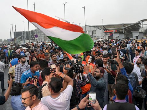 India cricketers feted in victory parade in Mumbai after winning Twenty20 World Cup