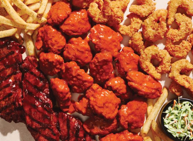 Applebee's Hefty & Popular All-You-Can-Eat Deal Is Back (Along With Cheap Cocktails)