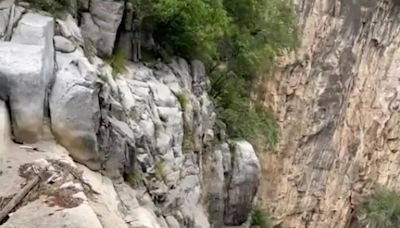 Cachoeira mais famosa da China viraliza após turistas descobrirem que atração é abastecida por tubulações