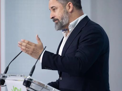 Abascal replica a Feijóo que pacte "con Sánchez los gobiernos autonómicos" si acuerda el reparto de menores migrantes