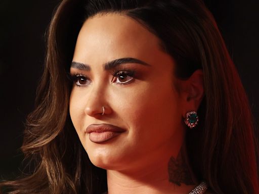 Demi Lovato Just Debuted the Most Versatile Cropped Bob