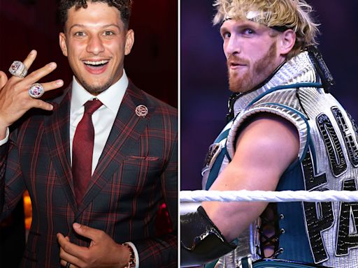 Patrick Mahomes Lends Logan Paul His Super Bowl Rings at WWE Raw