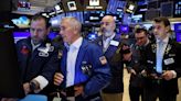 Wall Street cerró a la baja a pesar de un nuevo récord del S&P 500