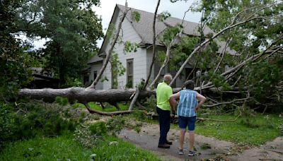 With power still out from Beryl, many Texas residents face their next challenge: Extreme heat