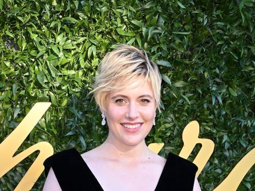 Greta Gerwig’s Plunging Dress Has the Most High-Waisted Skirt