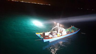 漁民出海14小時失聯 海巡尋獲中風「海漂男」送醫