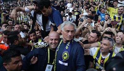 Mourinho: “La camiseta del Fenerbahçe ya es parte de mi cuerpo”