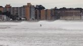 Lee toca tierra en Long Island, Nueva Escocia, como un ciclón postropical