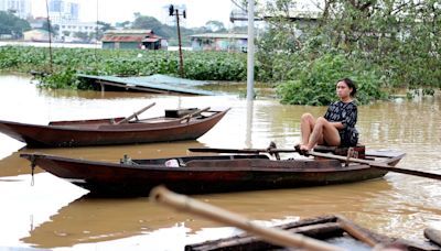 Flash flood sweeps away hamlet as Vietnam storm toll rises to 141 dead