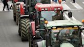 Cerca de 100 tractores navarros se concentrarán este lunes en la frontera con Francia