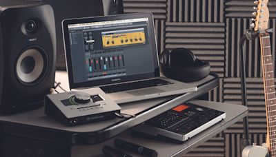 How to use an amp simulator with an audio interface