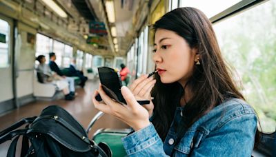 在現今的日本職場，女性「化妝才是禮貌」的文化還存在嗎？｜張卉青 Olivia／奧莉放送株式会社｜換日線