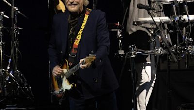 Daryl Hall, Elvis Costello perform engaging sets at Ravinia