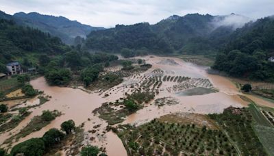 China’s Weather Extremes Threaten Crops With Flooding and Heat