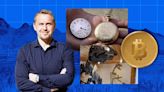 Dieser 43-jährige deutsche Krypto-Pionier lebt auf einer US-Ranch mit Dino-Skeletten und ersteigerte die berühmte Uhr aus der Titanic