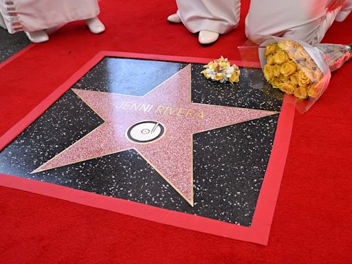 La estrella de Jenni Rivera en el Paseo de la Fama de Hollywood, vandalizada 10 días después de inaugurarse