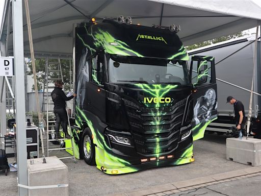 Iveco personaliza S-Way em homenagem ao Metallica que vai ganhar série limitada