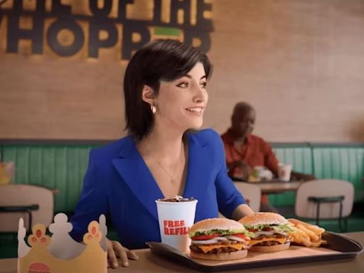 Lu do Magalu vai ao Burger King e estreia campanha de hambúrguer