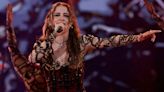 La tragedia familiar de Angelina Mango, cantante de Italia en Eurovisión: su padre murió de un infarto en un concierto y su tío un día después