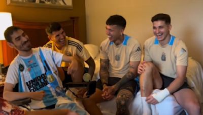 Tres jugadores de la Selección sorprendieron a un hincha y el divertido encuentro terminó con una emotiva promesa