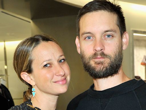 Ex-esposa de Tobey Maguire reage a fotos do ator com modelo 30 anos mais nova - Hugo Gloss