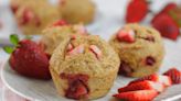 Muffins de frutilla sin harina, la mejor forma de aprovechar esta fruta sin caer en preparaciones calóricas